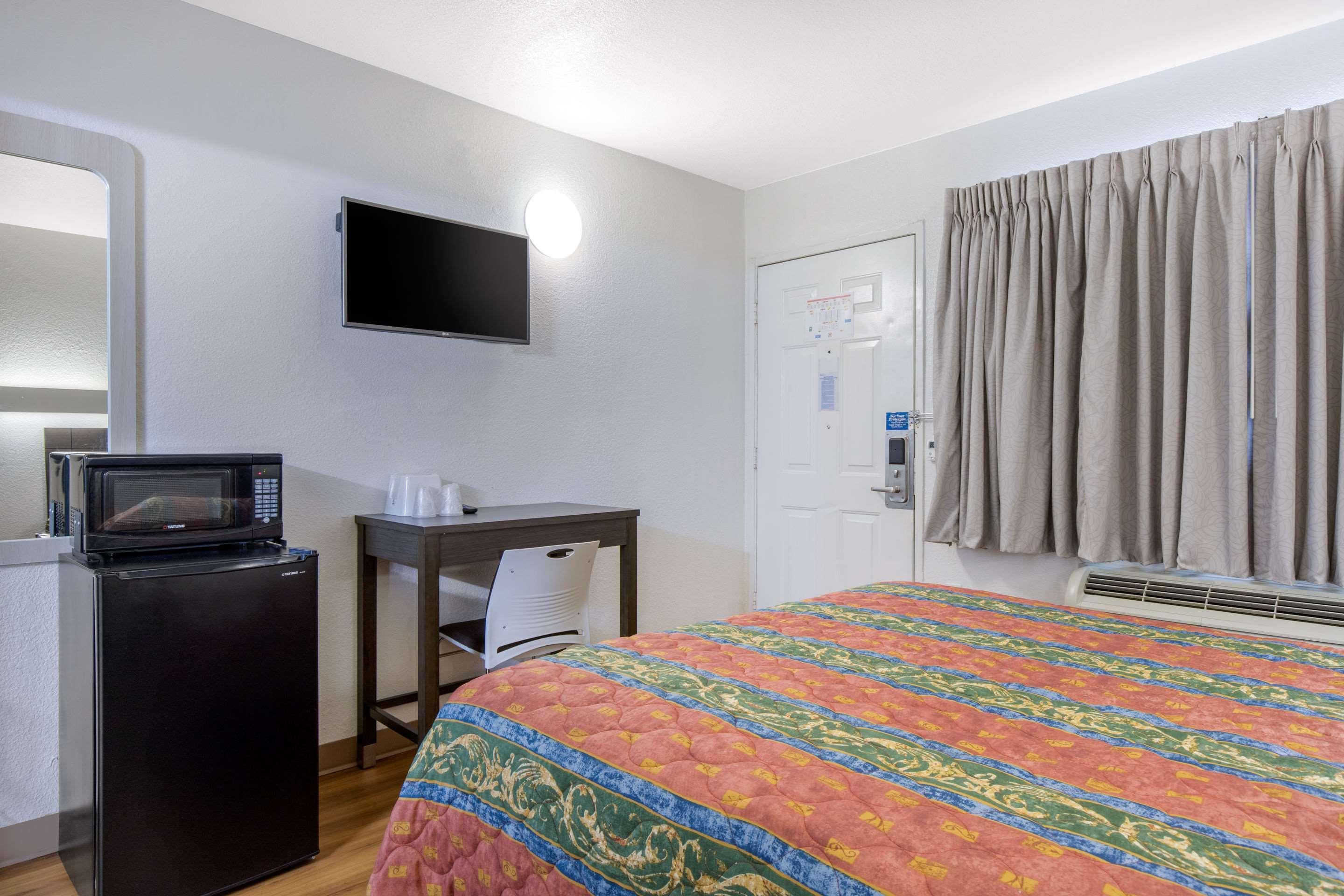 Rodeway Inn Winston Salem Route 52 Esterno foto