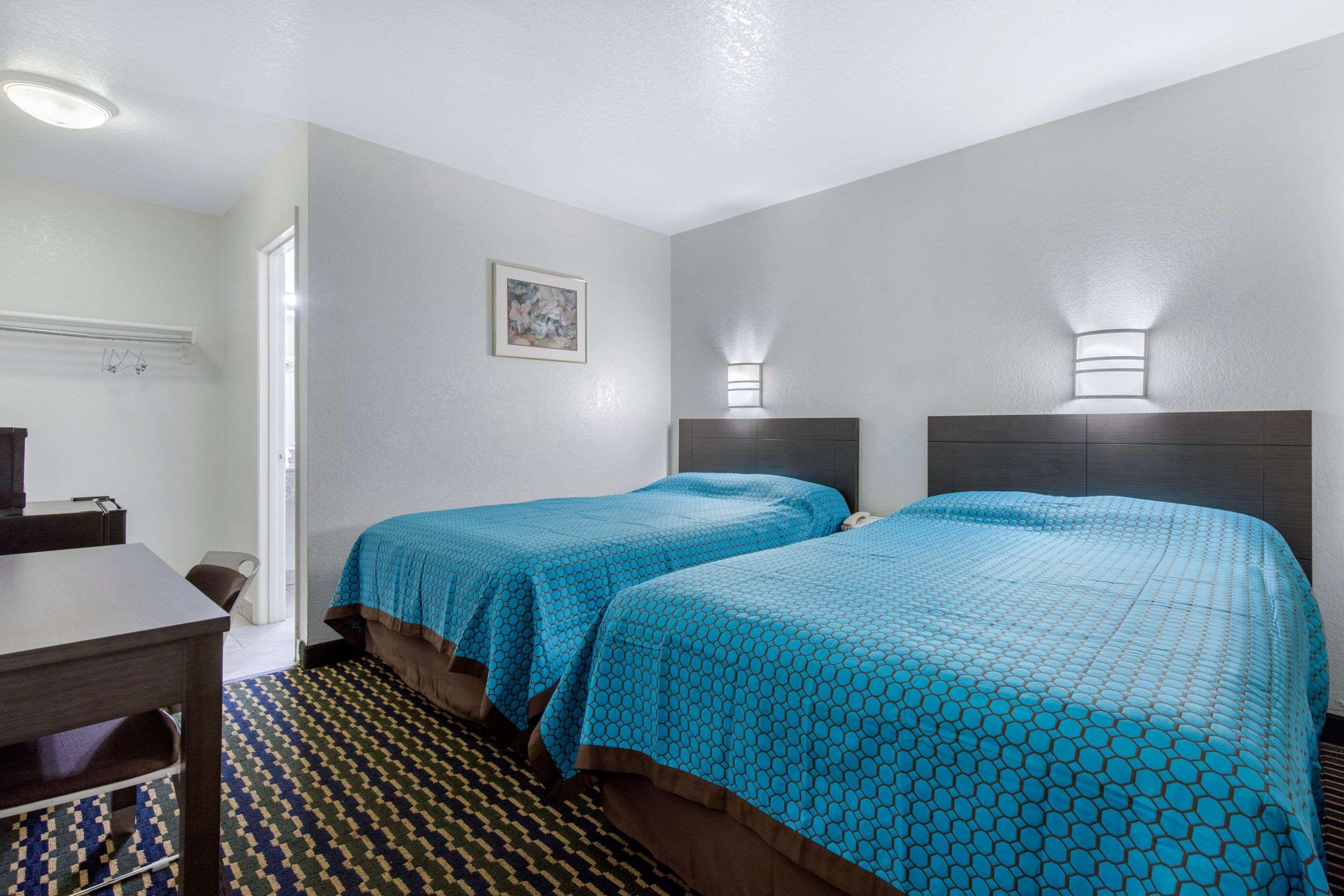 Rodeway Inn Winston Salem Route 52 Esterno foto