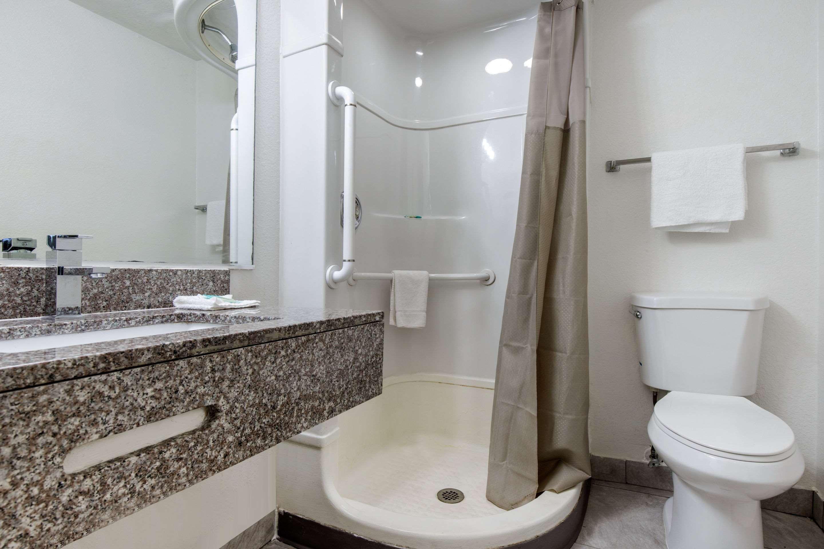 Rodeway Inn Winston Salem Route 52 Esterno foto