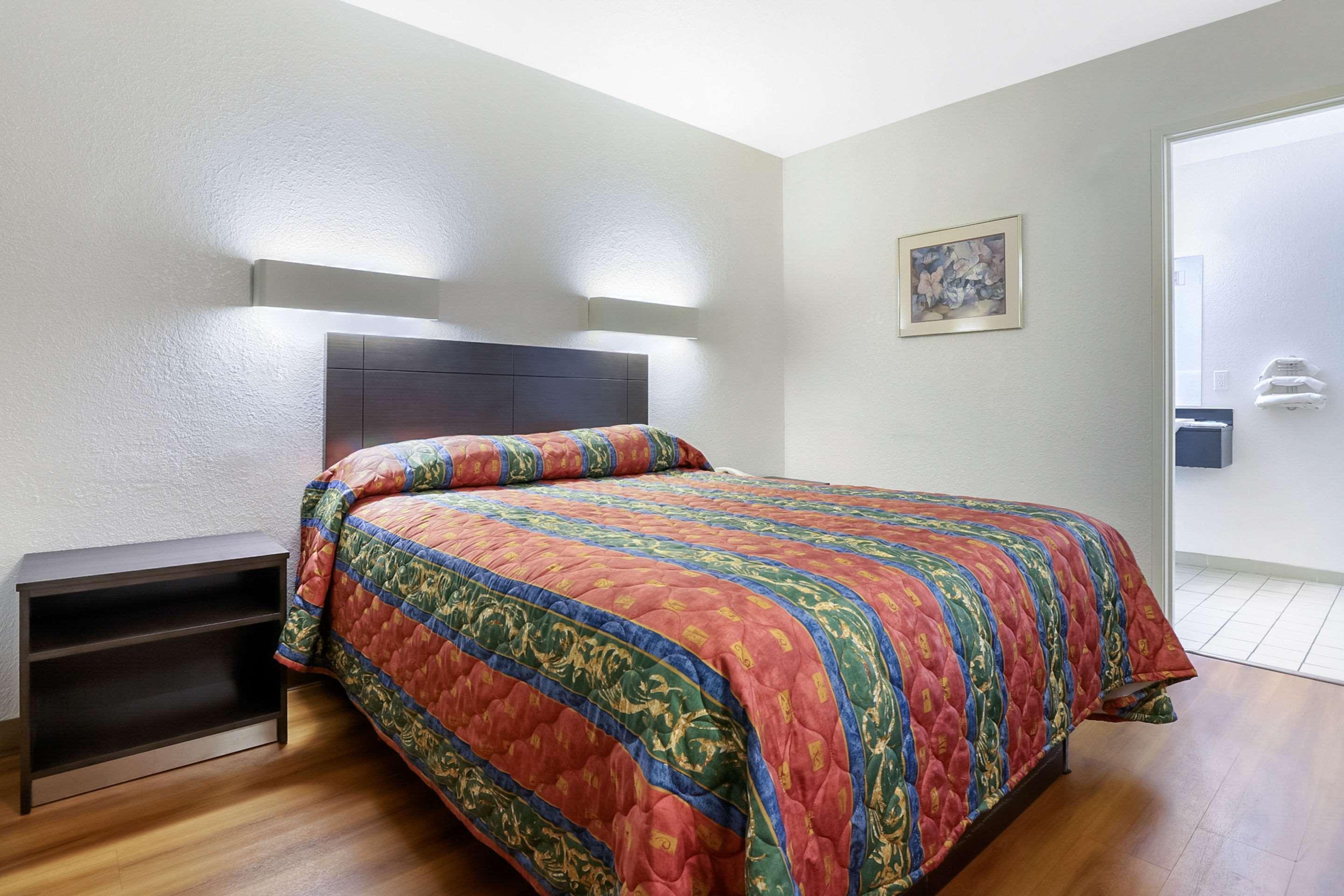 Rodeway Inn Winston Salem Route 52 Esterno foto