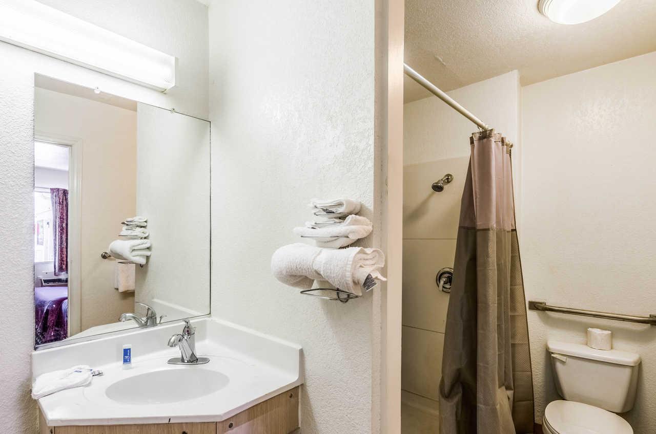 Rodeway Inn Winston Salem Route 52 Esterno foto