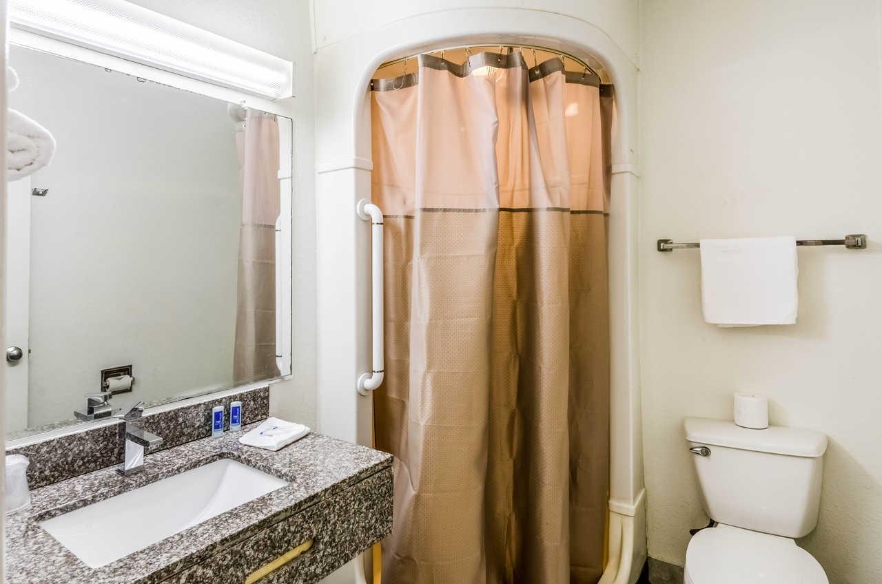 Rodeway Inn Winston Salem Route 52 Esterno foto