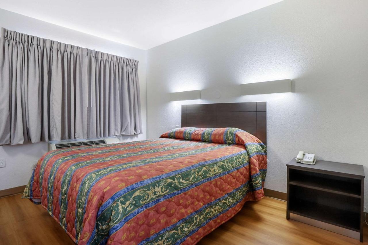 Rodeway Inn Winston Salem Route 52 Esterno foto