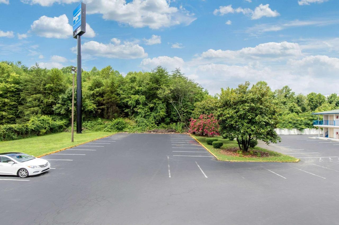 Rodeway Inn Winston Salem Route 52 Esterno foto